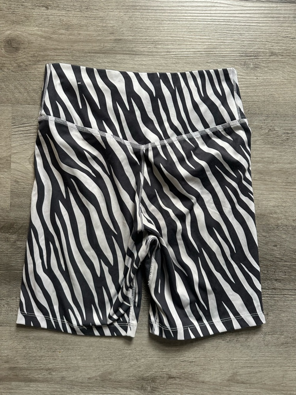 ๐ป Nike Zebra Print Biker Shorts ๐ป - Picture 4 of 4
